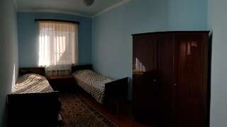 Отели типа «постель и завтрак» Ashot & Gohar B&B Чива Стандартный двухместный номер с 2 отдельными кроватями и видом на сад-1